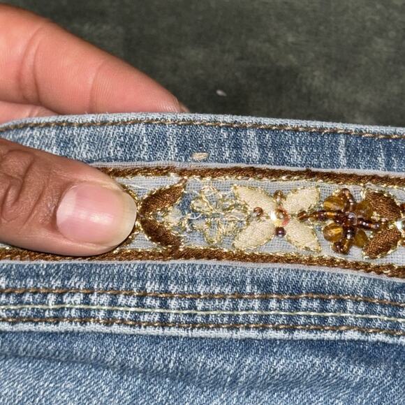 Vintage Candie's Cut-Off Shorts Womens 5 Blue Denim Embroidered Waist Y2K Boho - Picture 9 of 9